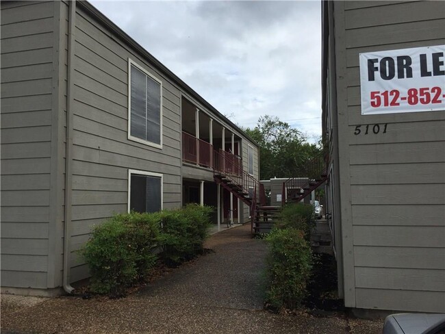 Building Photo - Redwood North — Your Midtown Hideout Near(...