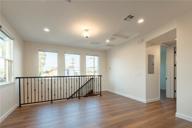 Building Photo - 5922 Encinita Ave