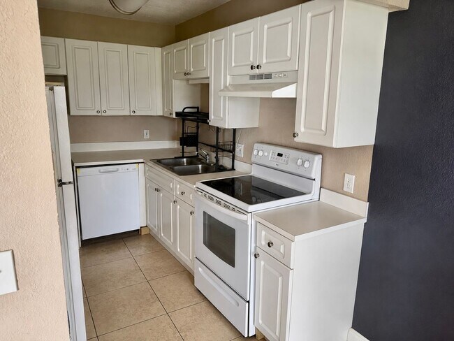 Building Photo - 13761 Juniper Blossom Dr