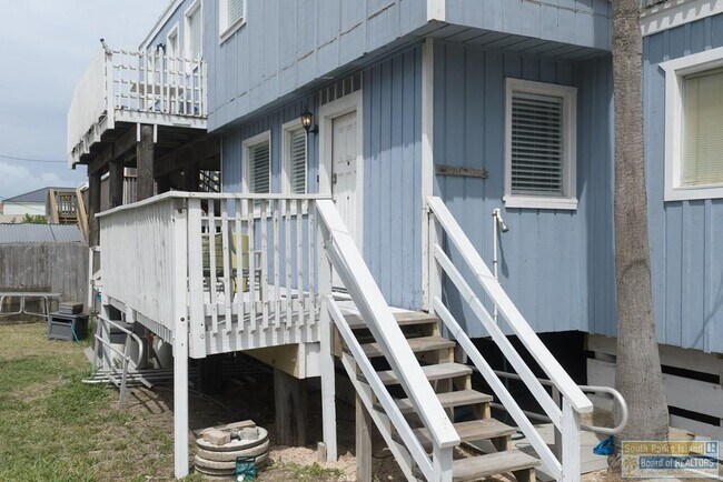 Building Photo - 2615 Gulf Blvd