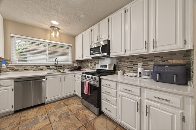 Building Photo - 12110 Essenbruk Dr