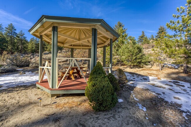 Building Photo - FULLY FURNISHED Home in the Mountains