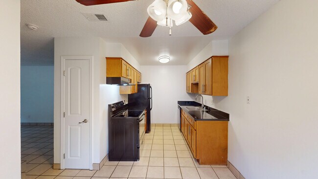 Building Photo - 18181 Happy Ln