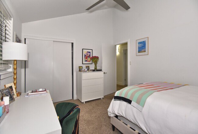 Building Photo - Mid Century Modern home in the Patrick Hen...