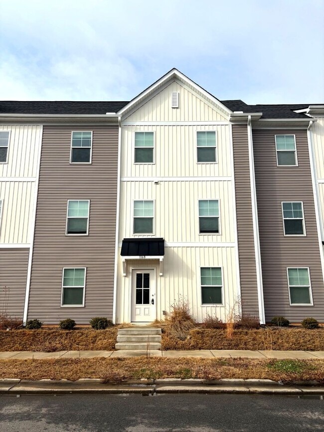 Building Photo - Brand New End-Unit Townhome | 3 BR/2.5BA | 1-Car Garage | Near Downtown Mooresville
