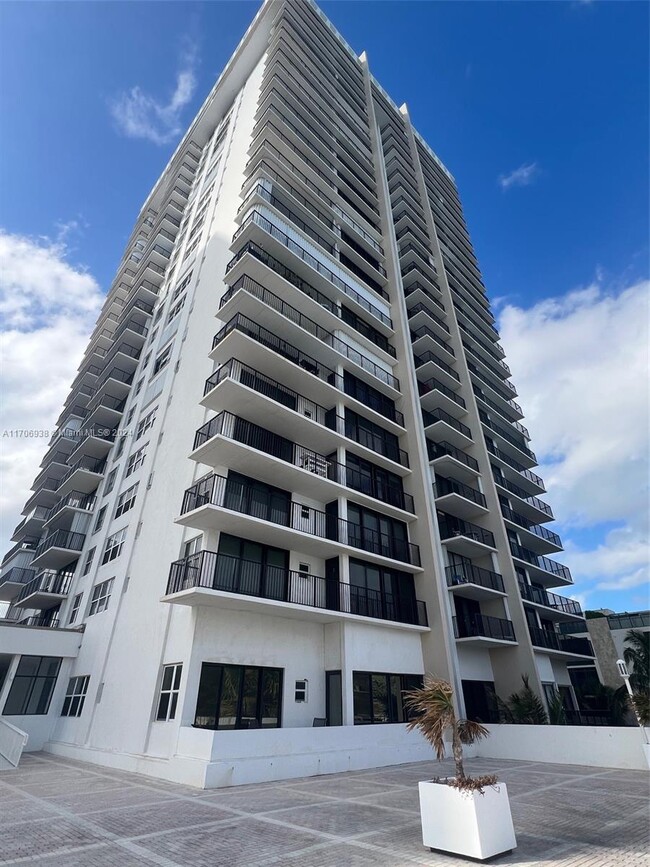 Building Photo - 2201 S Ocean Dr