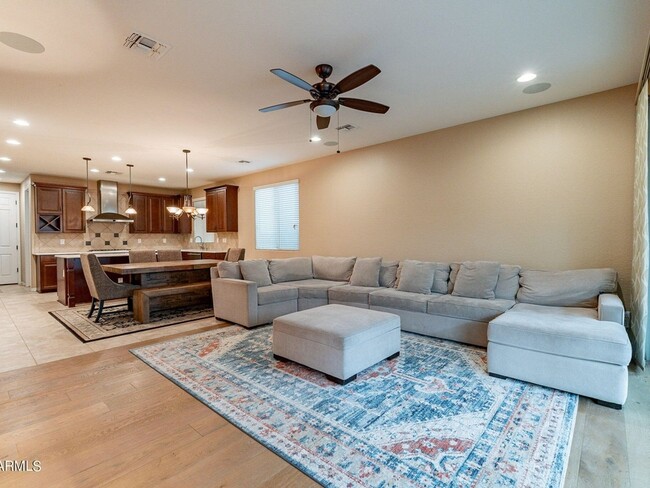 Building Photo - 4 Bedroom Single Family Home in Chandler