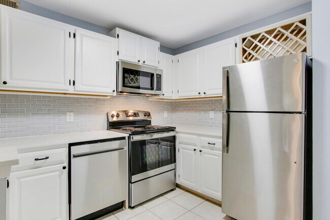 Building Photo - 1780 Palm Cove Blvd