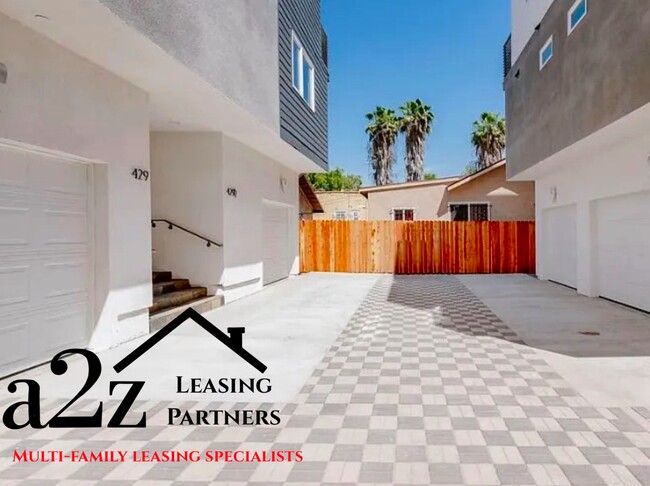 Building Photo - 429 1/2 Heliotrope Dr
