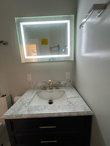 Building Photo - 1426 E Florida St