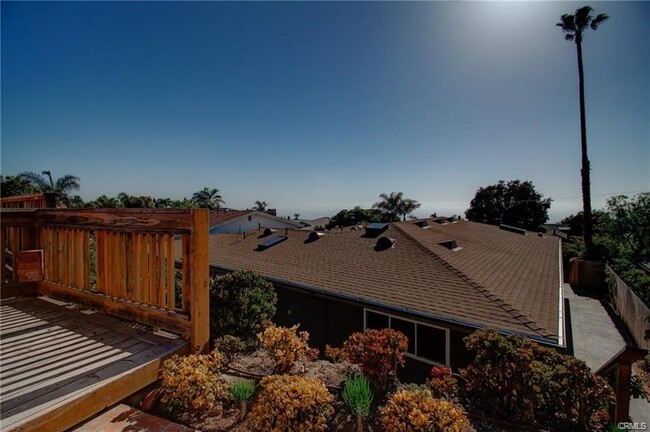 Building Photo - 2880 Chateau Way