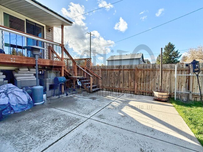 Building Photo - Beautiful South Hill Home