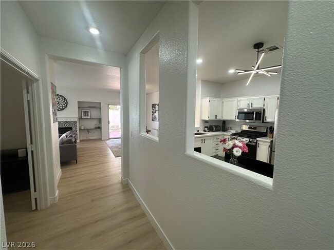 Building Photo - 9825 Garamound Ave