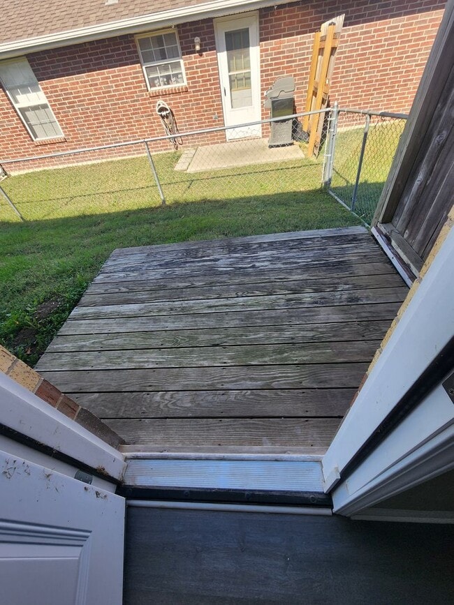 Building Photo - 2 bedroom Oak Grove