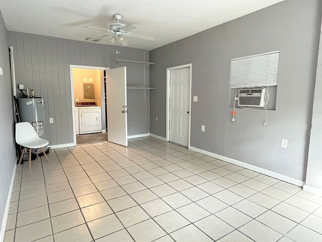 Building Photo - 2611 Pembrook Dr