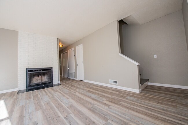 Building Photo - 1964 N Ball Ave