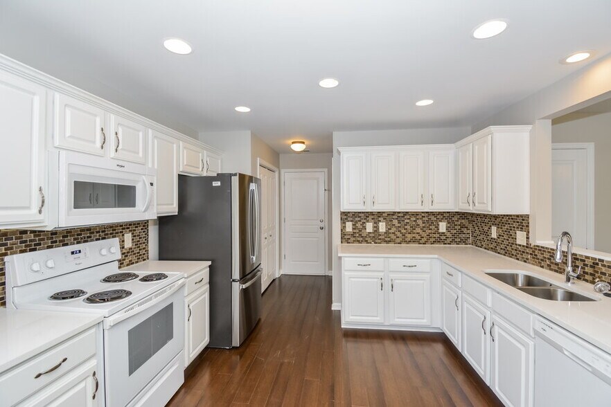 Building Photo - 7879 Rainey Dr