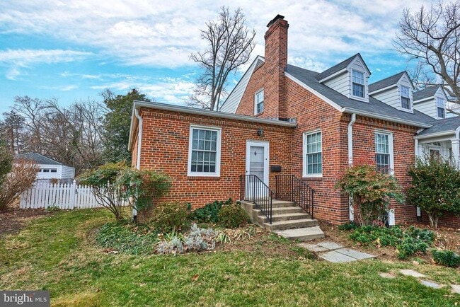 Building Photo - 304 N Highland St