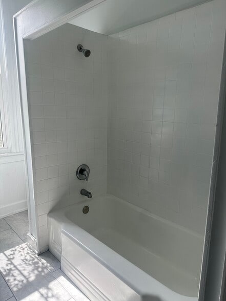 Building Photo - 111 E 39th St