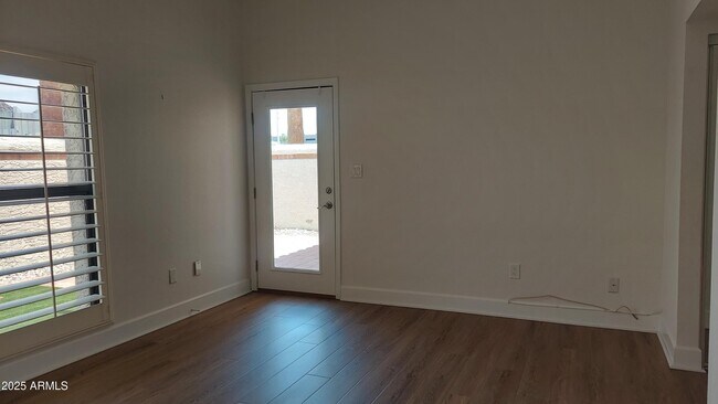 Building Photo - 2426 E Palo Verde Dr