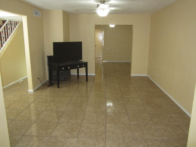 Building Photo - 215 Mulberry Ave