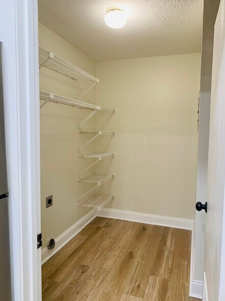 Building Photo - 524 Warm Springs Cir
