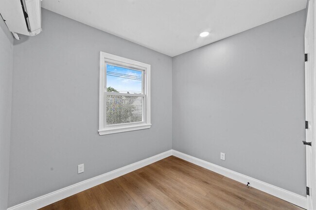 Building Photo - 129 Drake Ave