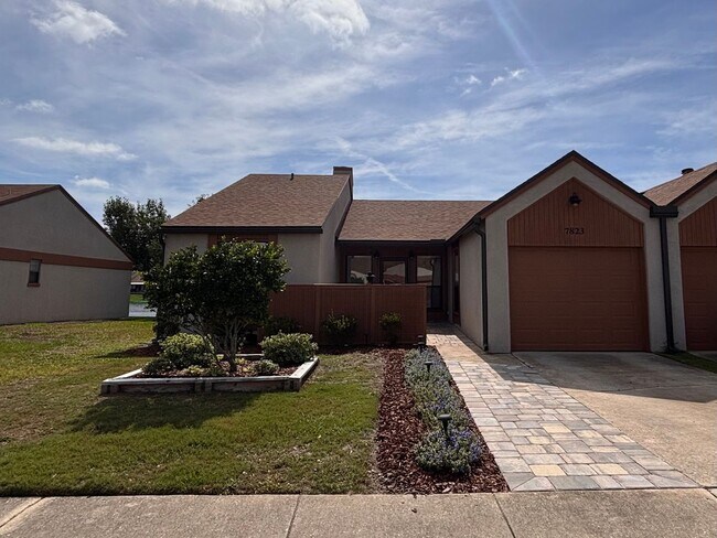 Building Photo - 2 Bed 2 Bath Luxury Waterfront Townhome with Screened Lanai & Garage!