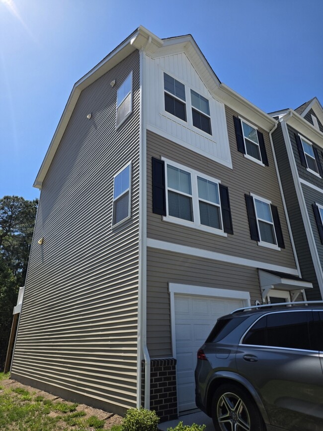 Building Photo - 5870 Ginger Dr