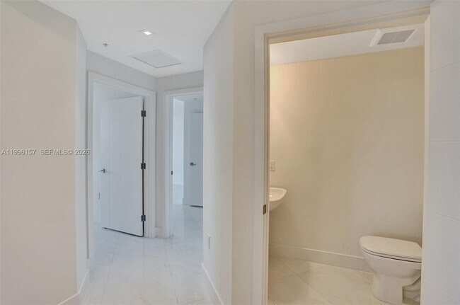 Building Photo - 301 Altara Ave