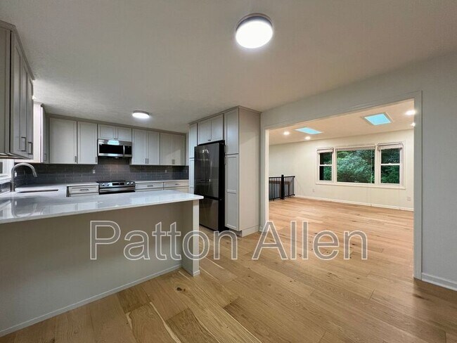Building Photo - 9 Ravenwood Ln