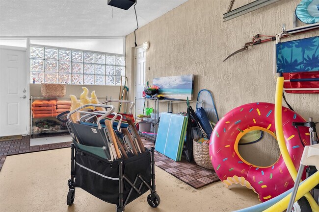 Building Photo - 3221 Seaward Dr