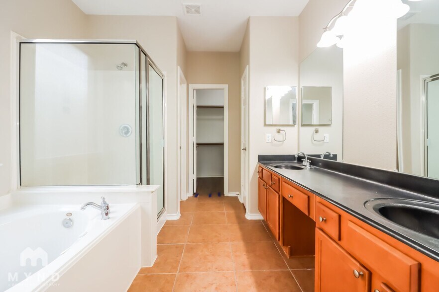 Building Photo - 4914 Forest Hurst Dr