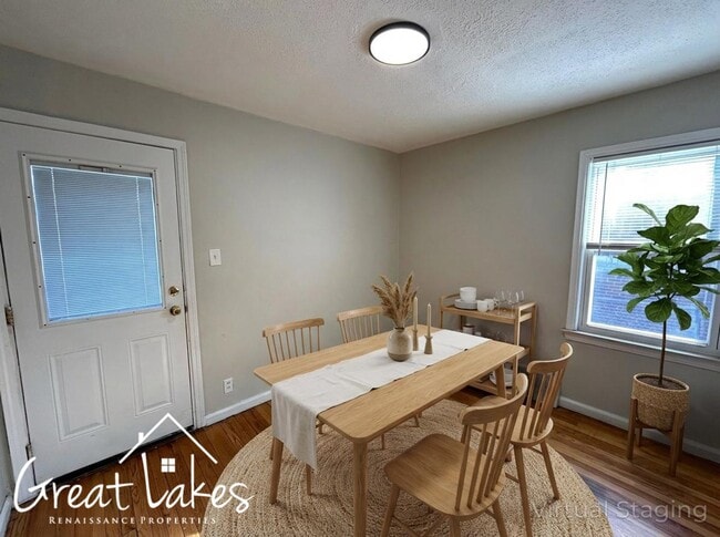 Building Photo - Charming 3 Bedroom 1 Bathroom now available for rent