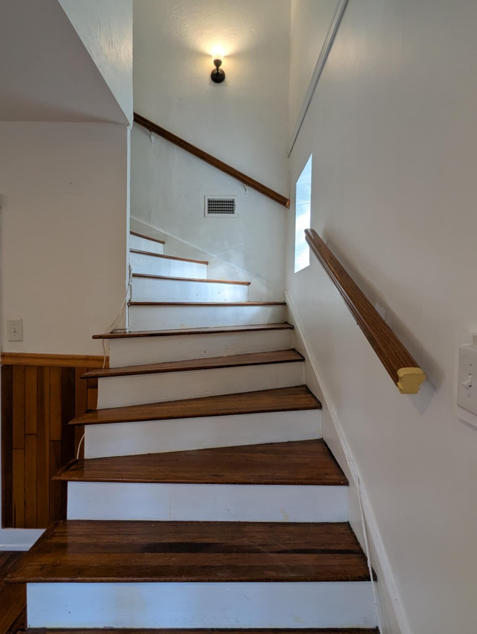 Building Photo - 207 Adrienne St