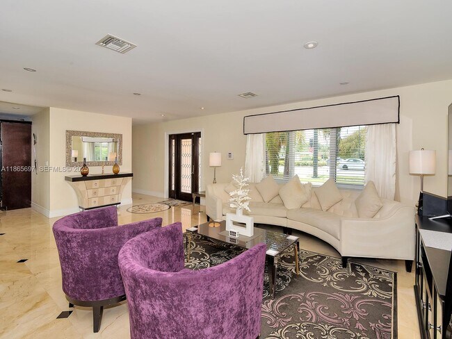 Building Photo - 3141 Hollywood Blvd