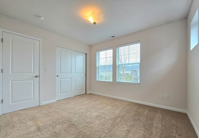 Building Photo - 3 Bedroom Home in Everett Available Now!