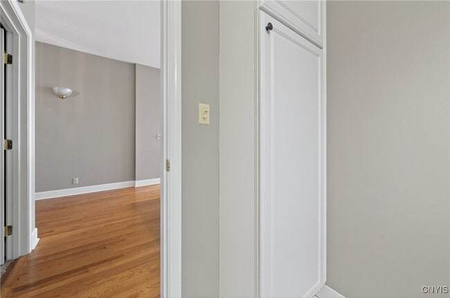 Building Photo - 526 Plum St