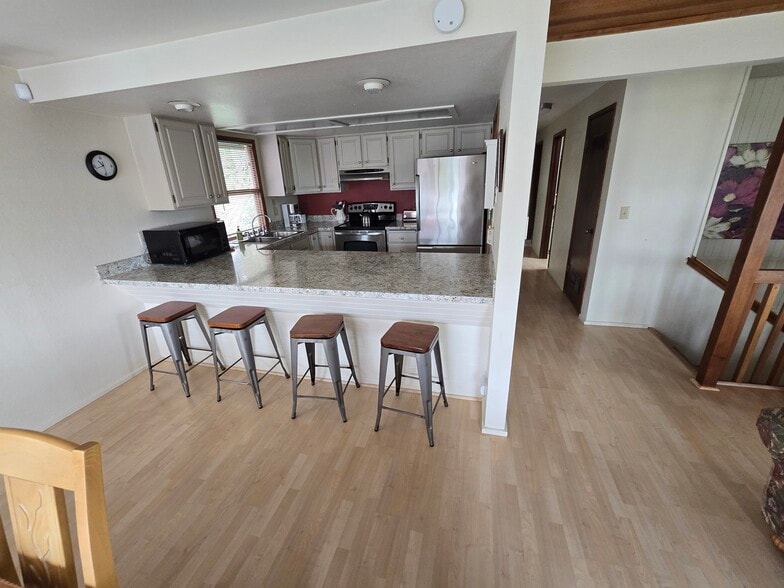 Building Photo - 721 Cherry Ave NE