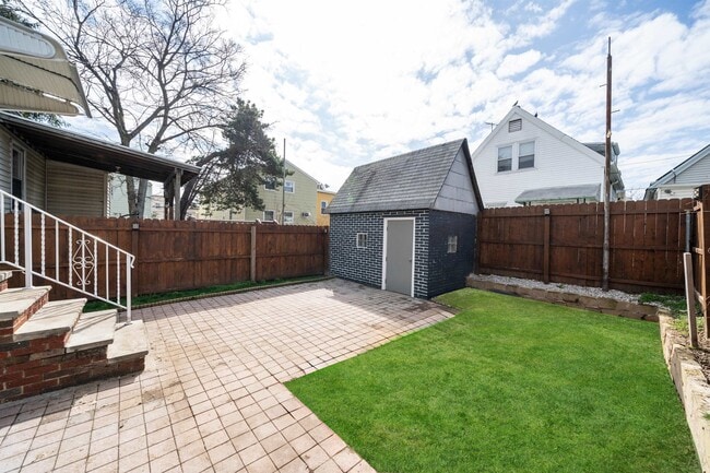 Building Photo - 46 E 16th St