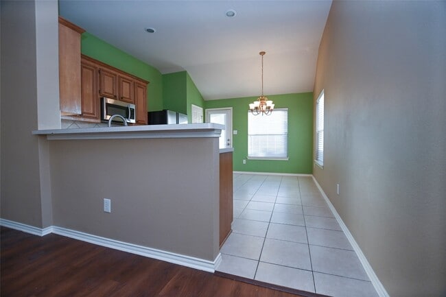 Building Photo - 2123 Castle Gardens Ln