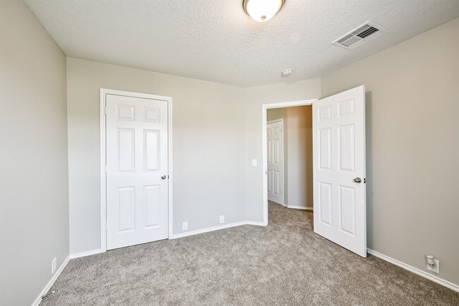 Building Photo - 6203 Gillian Park Dr