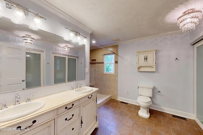 Building Photo - 464 Summerlea Dr