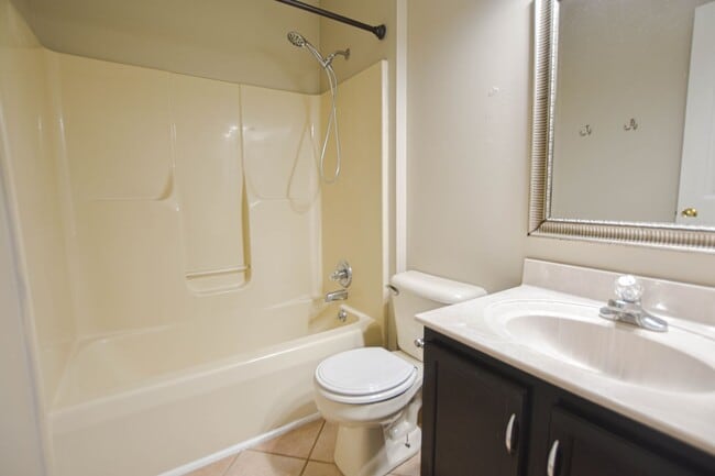 Building Photo - Pet Friendly Three Bedroom!