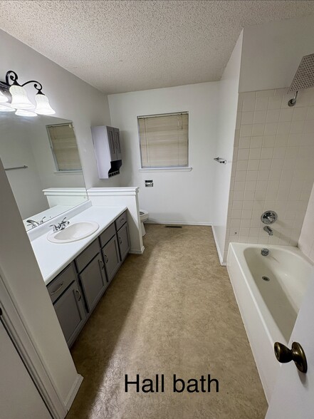 Building Photo - 1021 Cedar St