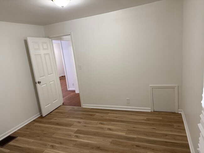 Primary Photo - 1115 Winfield Ave