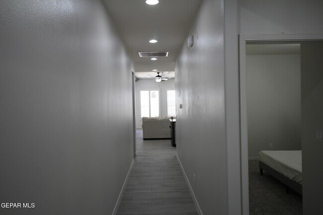 Building Photo - 13878 Paseo Central Ave