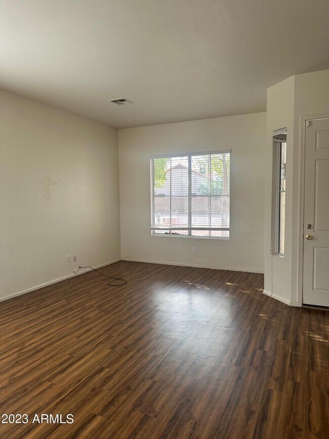 Building Photo - 2613 S 157th Dr