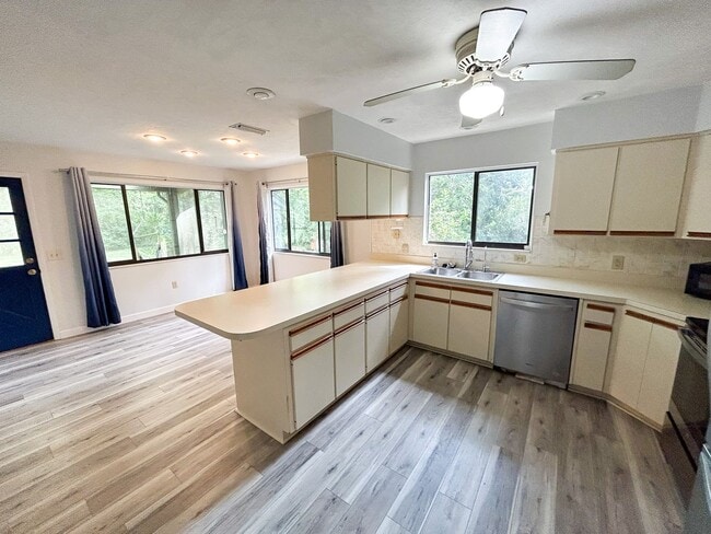 Building Photo - 1824 SW 35th Ave