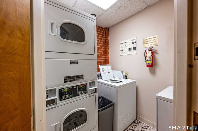 Building Photo - 319 New Britain Rd